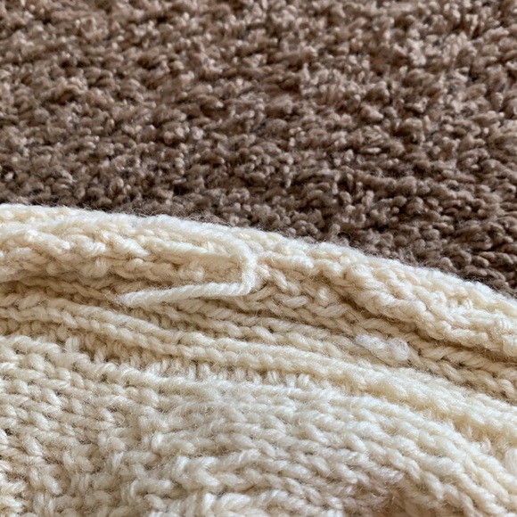 Handmade wool sweater. - Picture 8 of 8